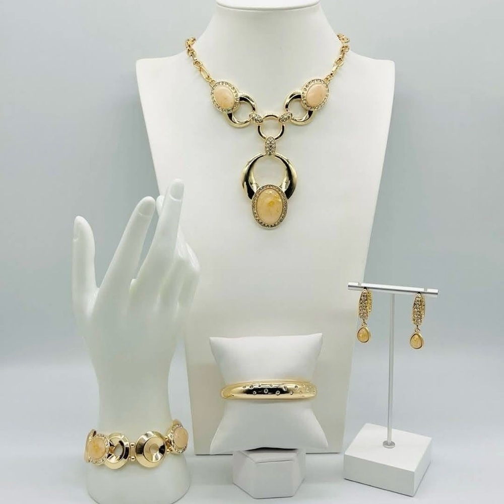 Elegant Gold and Cream Jewelry Set